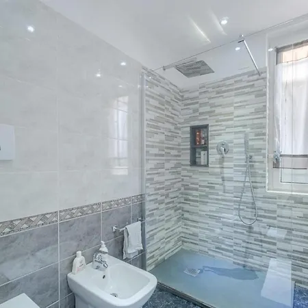 Holiday home 5 Bedroom Stunning In Chiavari