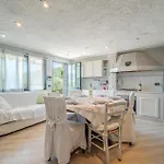 5 Bedroom Stunning In Hébergement de vacances *