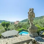 5 Bedroom Stunning In Chiavari