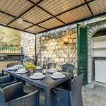 5 Bedroom Stunning In Chiavari