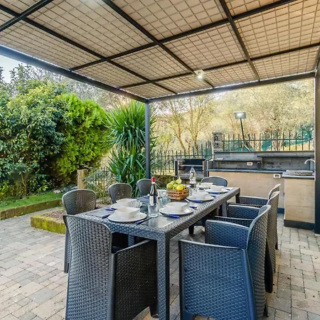 Casa vacanze 5 Bedroom Stunning In Chiavari
