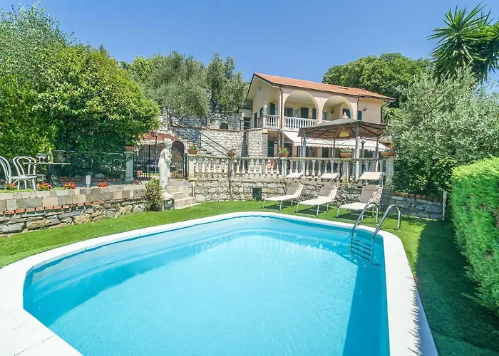 Сasa de vacaciones 5 Bedroom Stunning In Chiavari