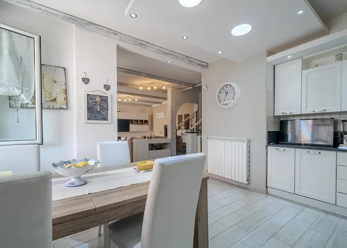 5 Bedroom Stunning In Chiavari