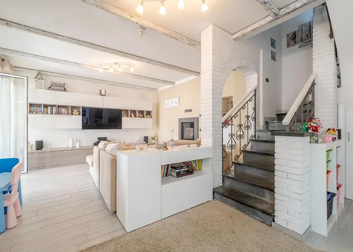 5 Bedroom Stunning In Chiavari