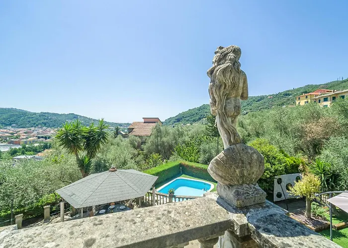 5 Bedroom Stunning In Chiavari