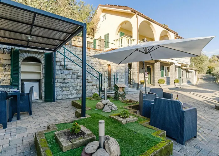 5 Bedroom Stunning In Сasa de vacaciones Chiavari