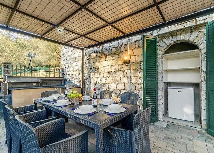 5 Bedroom Stunning In Chiavari